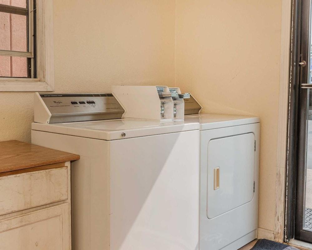 Econo Lodge Cloverdale Экстерьер фото