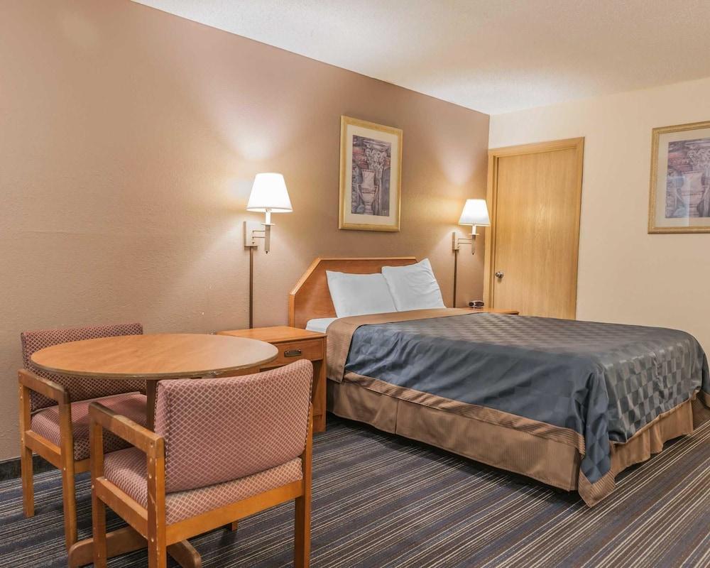 Econo Lodge Cloverdale Экстерьер фото