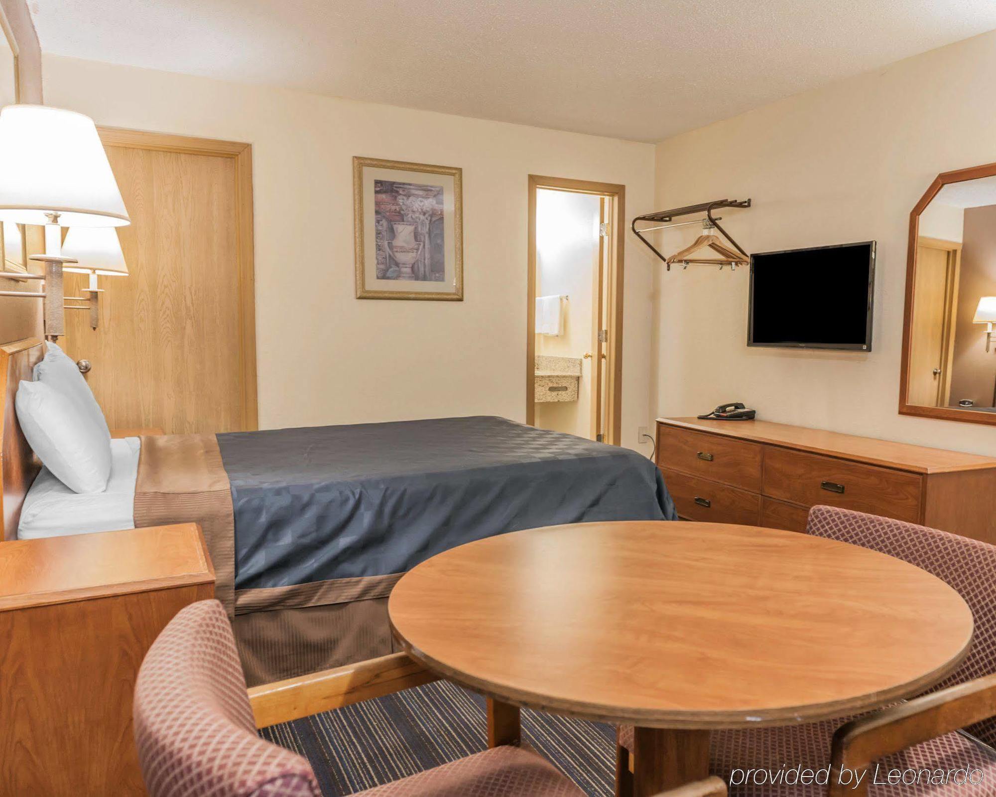 Econo Lodge Cloverdale Экстерьер фото