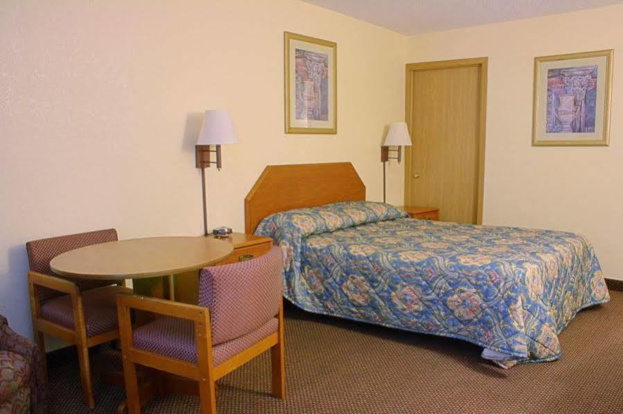 Econo Lodge Cloverdale Экстерьер фото