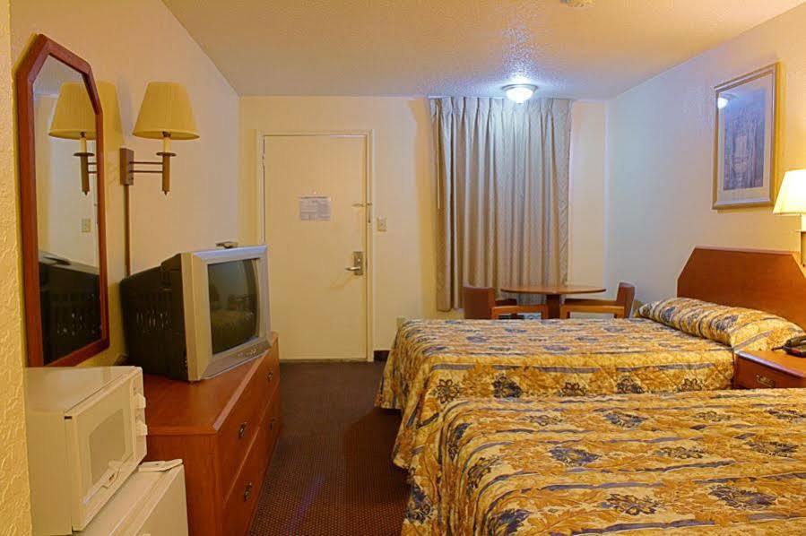 Econo Lodge Cloverdale Экстерьер фото