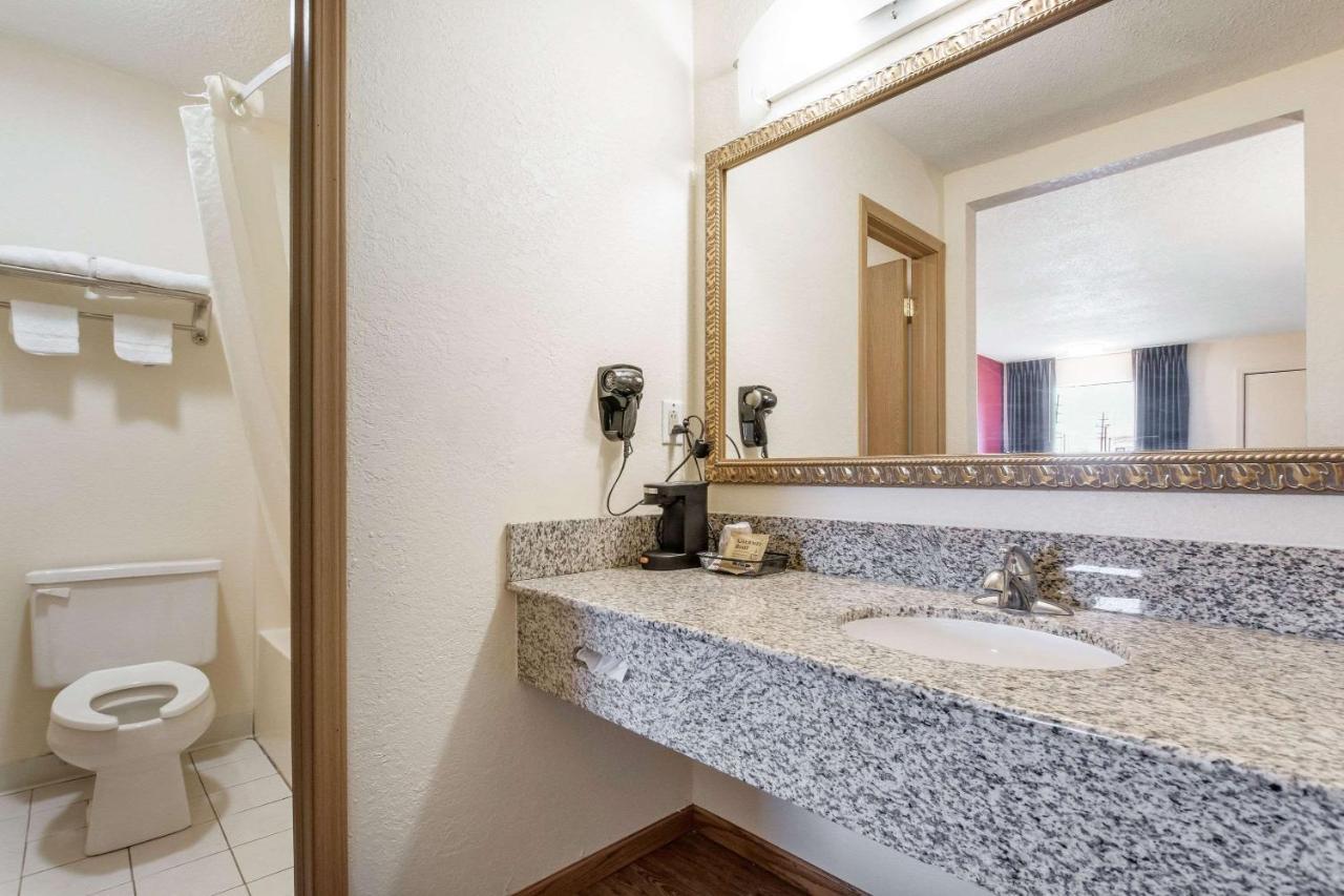 Econo Lodge Cloverdale Экстерьер фото